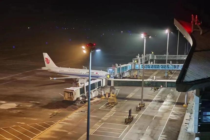 旅客空中心臟病發作,衡陽南岳機場緊急開辟綠色通道 旅客空中心臟病發作,衡陽南岳機場緊急開辟綠色通道