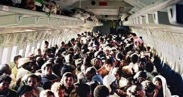 一架貨機載300多人從蘇丹撤離 結果在南蘇丹沖出跑道 一架貨機載300多人從蘇丹撤離 結果在南蘇丹沖出跑道