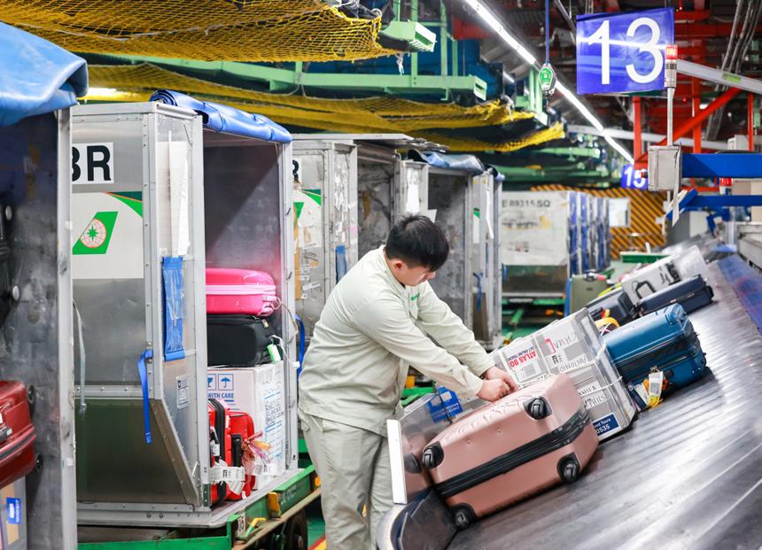 多次發(fā)生!國(guó)際航班抵達(dá)旅客才知行李未運(yùn)載 五星級(jí)航空辯解 多次發(fā)生!國(guó)際航班抵達(dá)旅客才知行李未運(yùn)載 五星級(jí)航空辯解