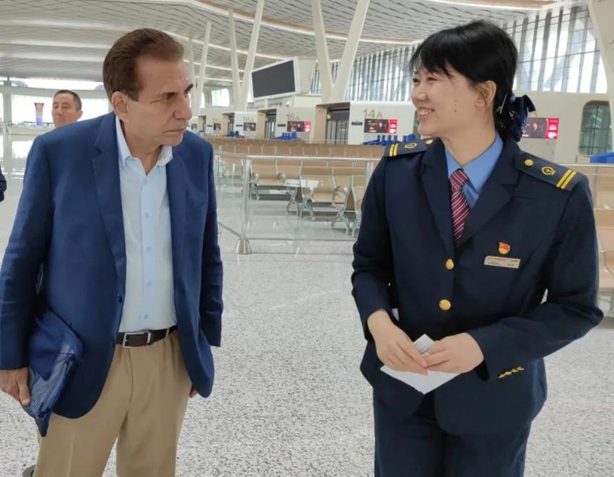 世界航空經濟理論奠基人約翰·卡薩達到鄭州履職 世界航空經濟理論奠基人約翰·卡薩達到鄭州履職