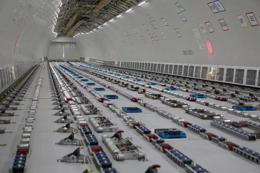 四川航空接收中國內(nèi)地首架空客A330客改貨機(jī) 四川航空接收中國內(nèi)地首架空客A330客改貨機(jī)