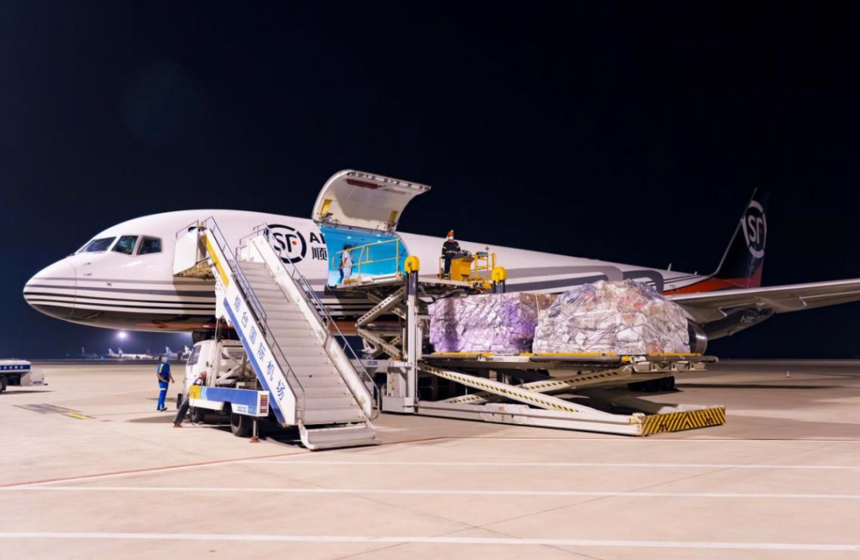 煙臺機(jī)場“櫻桃航班”第十季正式開啟 煙臺機(jī)場“櫻桃航班”第十季正式開啟