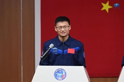 神舟十六號(hào)飛行乘組亮相 神舟十六號(hào)飛行乘組亮相