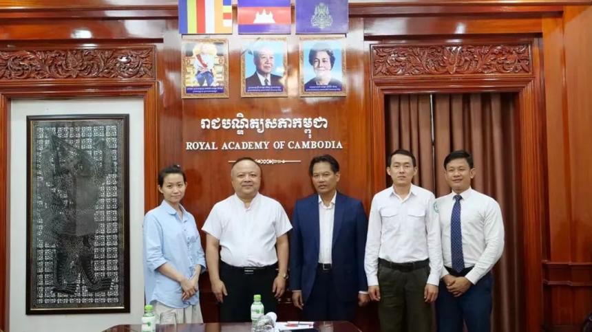 柬埔寨國家航空領導赴柬埔寨皇家科學院參訪 柬埔寨國家航空領導赴柬埔寨皇家科學院參訪