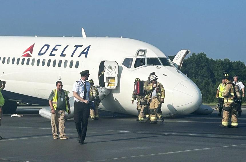 達美航空一架波音客機前起落架未放下驚險落地 飛機一頭“趴地” 達美航空一架波音客機前起落架未放下驚險落地 飛機一頭“趴地”
