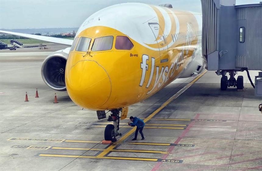 酷航一架客機半夜降落臺灣桃園機場 落地發現少一個輪胎 酷航一架客機半夜降落臺灣桃園機場 落地發現少一個輪胎