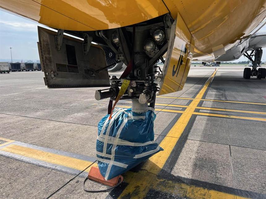 酷航一架客機半夜降落臺灣桃園機場 落地發現少一個輪胎 酷航一架客機半夜降落臺灣桃園機場 落地發現少一個輪胎