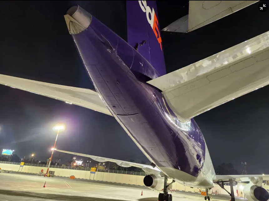 挑戰航空的波音747撞上聯邦快遞的波音757 兩架飛機均受損 挑戰航空的波音747撞上聯邦快遞的波音757 兩架飛機均受損