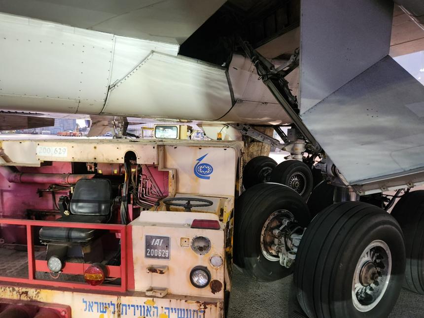 挑戰航空的波音747撞上聯邦快遞的波音757 兩架飛機均受損 挑戰航空的波音747撞上聯邦快遞的波音757 兩架飛機均受損