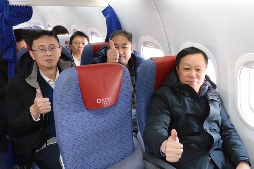 中國商飛董事長調研成都航空ARJ21飛機在新疆運營情況 中國商飛董事長調研成都航空ARJ21飛機在新疆運營情況