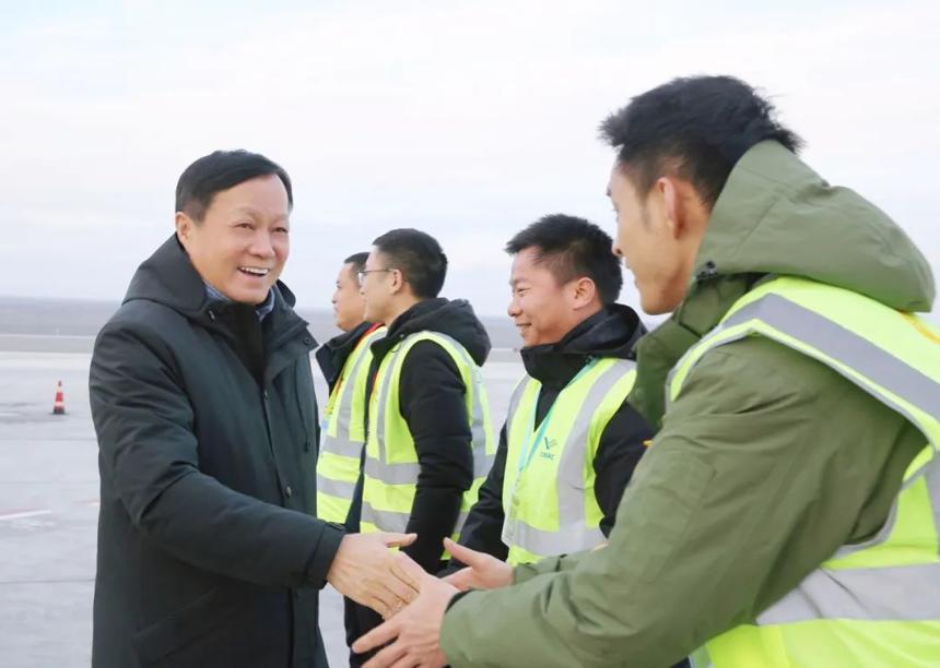 中國商飛董事長調研成都航空ARJ21飛機在新疆運營情況 中國商飛董事長調研成都航空ARJ21飛機在新疆運營情況