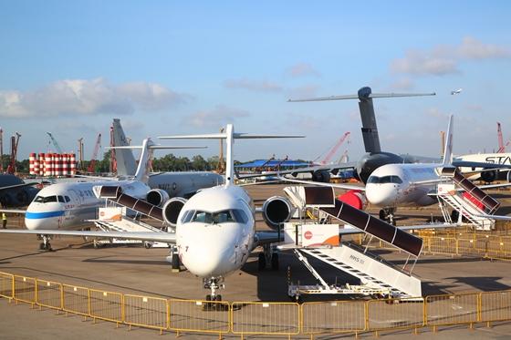 中國商飛C919和ARJ21飛機首次亮相新加坡航展 中國商飛C919和ARJ21飛機首次亮相新加坡航展