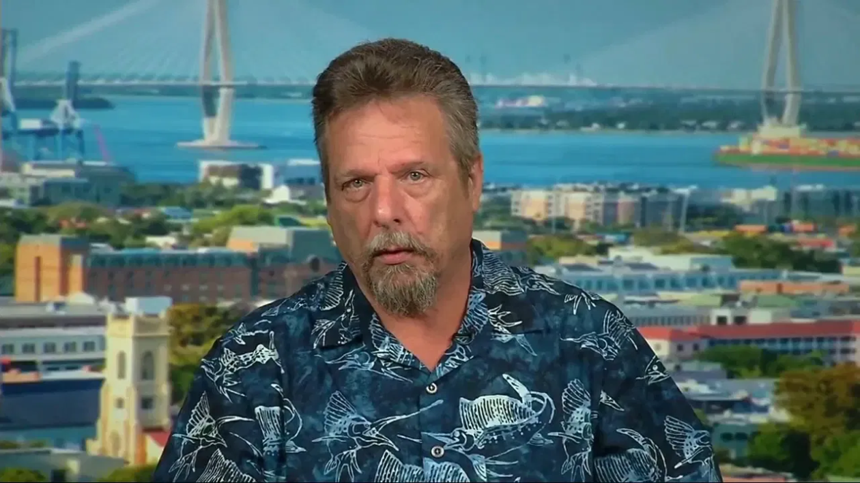 美聯(lián)航一架波音飛機(jī)落地后 外部面板少了一塊! 美聯(lián)航一架波音飛機(jī)落地后 外部面板少了一塊!