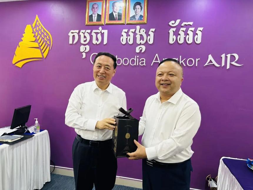 河南省常務(wù)副省長孫守剛到訪柬埔寨國家航空金邊總部