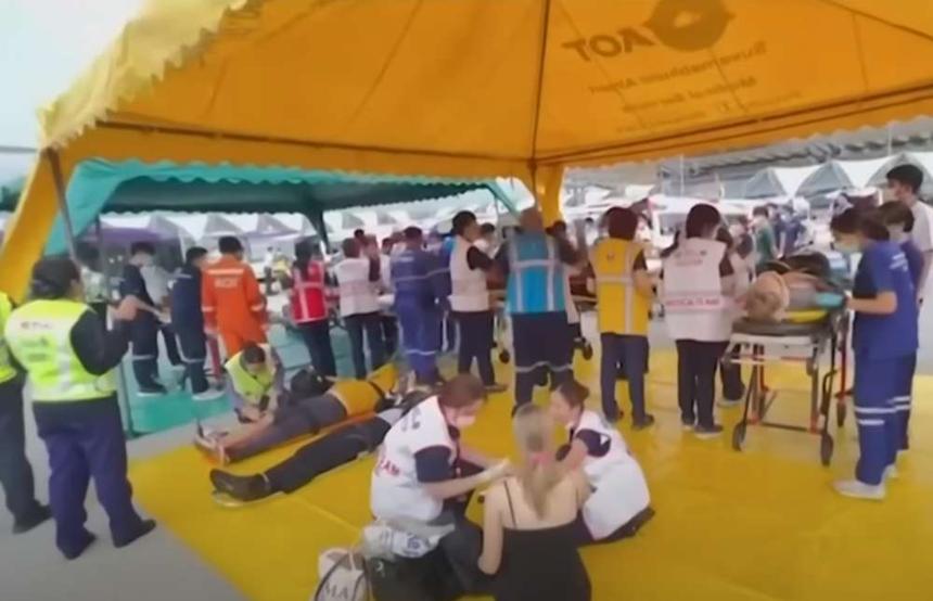 新加坡航空遭亂流事故至少85人送醫(yī)院救治 還有58人住院治療 新加坡航空遭亂流事故至少85人送醫(yī)院救治 還有58人住院治療