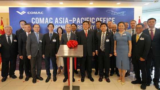 中國商飛亞太辦事處在新加坡掛牌成立 中國商飛亞太辦事處在新加坡掛牌成立