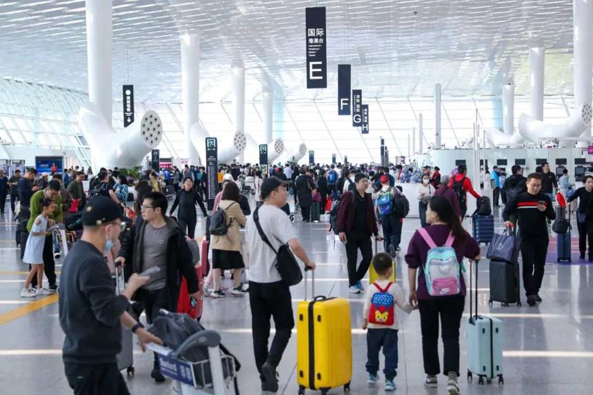 深圳機(jī)場(chǎng)2024年旅客吞吐量首次突破6000萬(wàn) 位居國(guó)內(nèi)機(jī)場(chǎng)第四? 深圳機(jī)場(chǎng)2024年旅客吞吐量首次突破6000萬(wàn) 位居國(guó)內(nèi)機(jī)場(chǎng)第四?