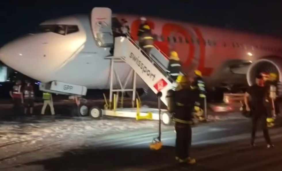 驚險萬分!一架波音客機晚上加速起飛竟然撞上皮卡:飛機急剎車 卡車被削頂! 驚險萬分!一架波音客機晚上加速起飛竟然撞上皮卡:飛機急剎車 卡車被削頂!