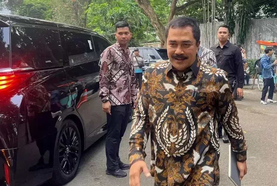 針對(duì)中國(guó)游客“敲詐勒索”索要小費(fèi) 印尼雅加達(dá)國(guó)際機(jī)場(chǎng)30名移民官員遭解職 針對(duì)中國(guó)游客“敲詐勒索”索要小費(fèi) 印尼雅加達(dá)國(guó)際機(jī)場(chǎng)30名移民官員遭解職