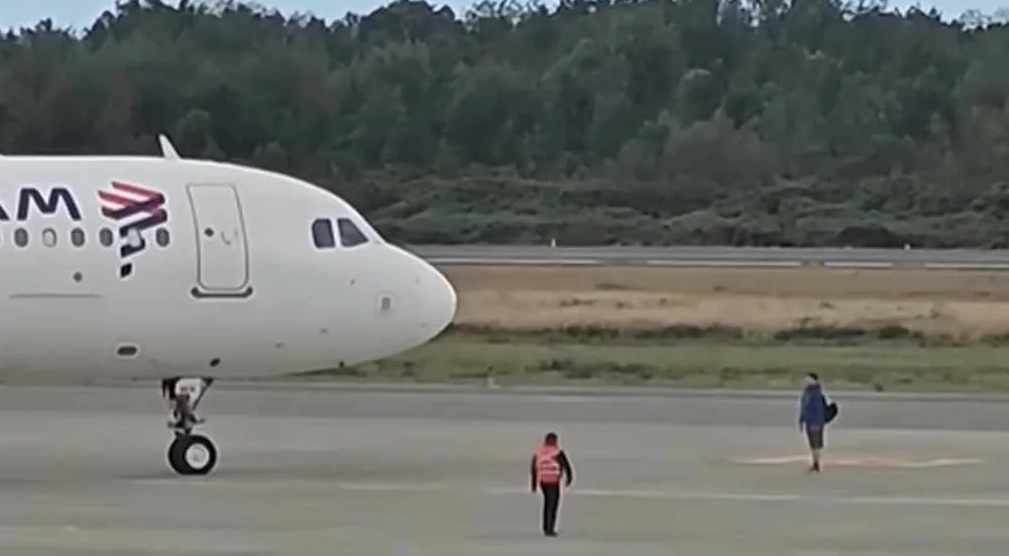 男子錯過登機 竟闖入停機坪攔截飛機! 男子錯過登機 竟闖入停機坪攔截飛機!