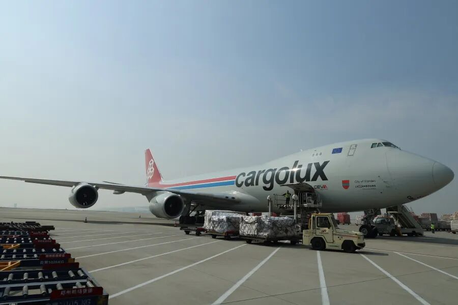 鄭州機(jī)場(chǎng)貨運(yùn)量累計(jì)達(dá)82.52萬(wàn)噸 提前58天突破去年全年運(yùn)量