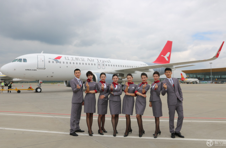 9月20日，云南紅土航空第五架飛機(jī)抵達(dá)昆明并投入運(yùn)營(yíng)，新飛機(jī)采用了新LOGO、新噴涂，與此同時(shí)，紅航全新乘務(wù)制服正式啟用。