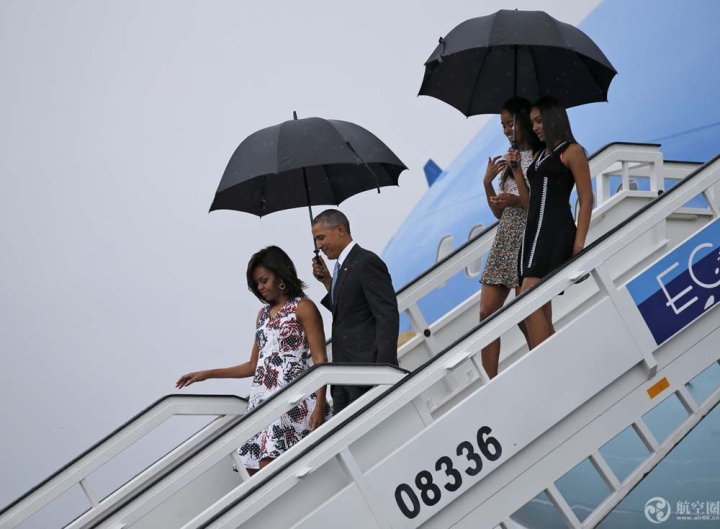 美國總統(tǒng)奧巴馬乘坐”空軍一號“專機(jī)抵達(dá)古巴首都哈瓦那 