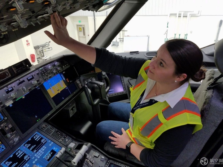 波音787夢想飛機家族的第三個成員787-10于當地時間2017年2月17日在波音南卡工廠首次亮相。