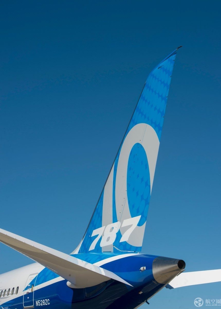 波音787夢想飛機家族的第三個成員787-10于當地時間2017年2月17日在波音南卡工廠首次亮相。