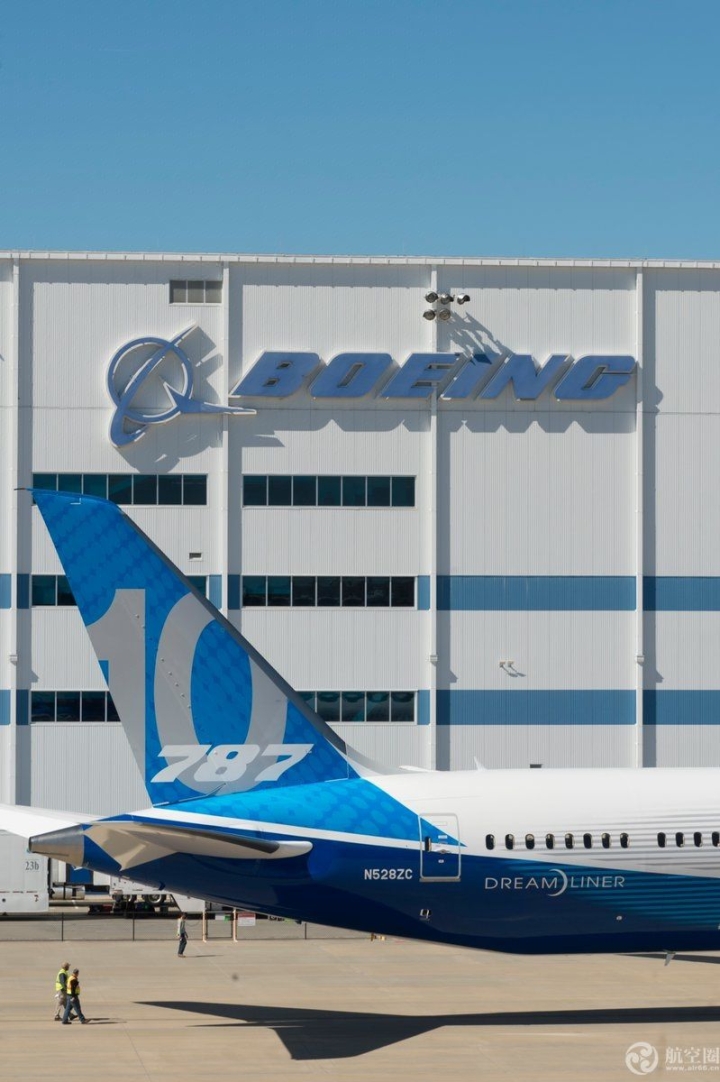 波音787夢想飛機家族的第三個成員787-10于當地時間2017年2月17日在波音南卡工廠首次亮相。