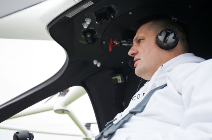 炫酷！18旋翼電動直升機完成首次載人飛行。by Nikolay Kazakov