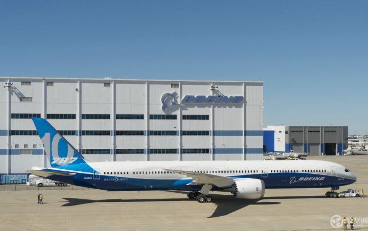 波音787夢想飛機家族的第三個成員787-10于當地時間2017年2月17日在波音南卡工廠首次亮相。